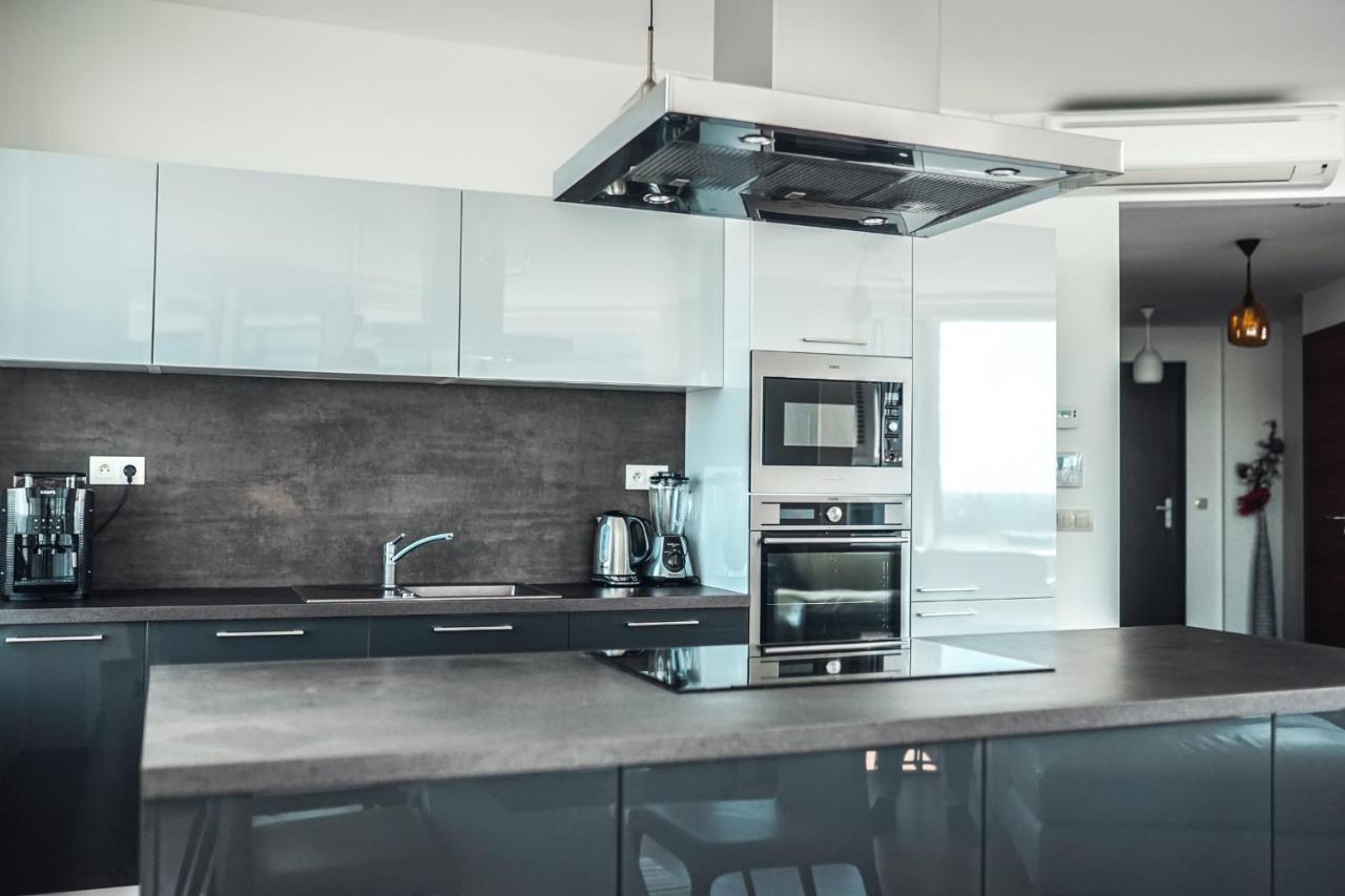 Voir Apartment Братислава Экстерьер фото