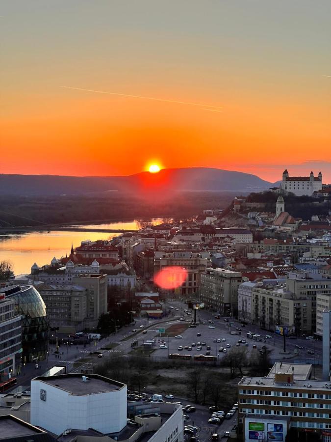 Voir Apartment Братислава Экстерьер фото